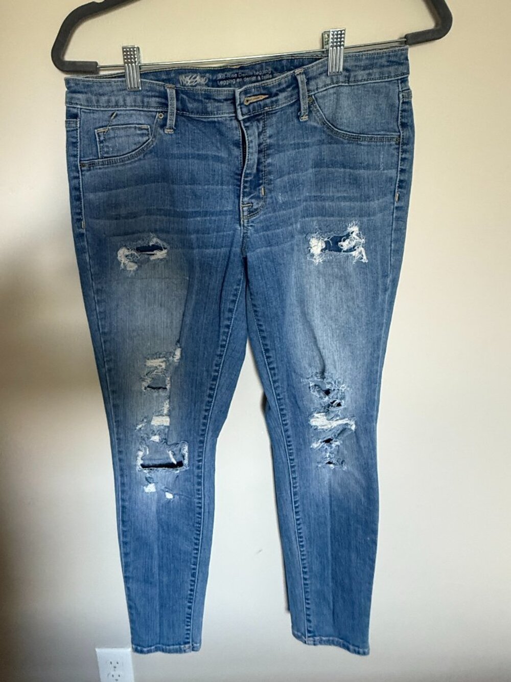 No Boundaries Mid Rise Distressed Jeggings Size 10/30